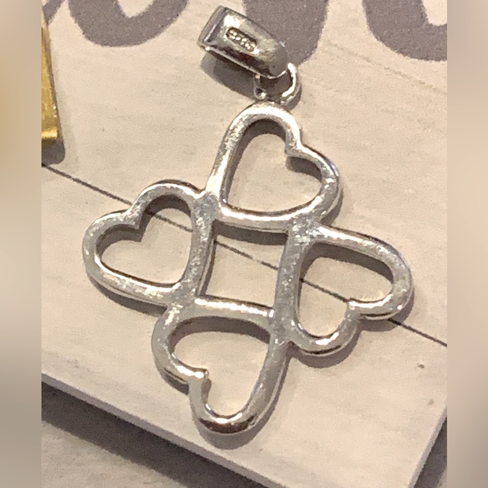 925 Sterling Silver Hearts 💕 Pendant.